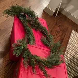 LED Cordless Holiday Garland - 6 ft